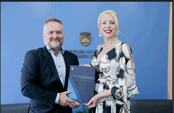 Predsednica Državnega zbora mag. Urška Klakočar Zupančič in direktor agencije Andrej Matvoz